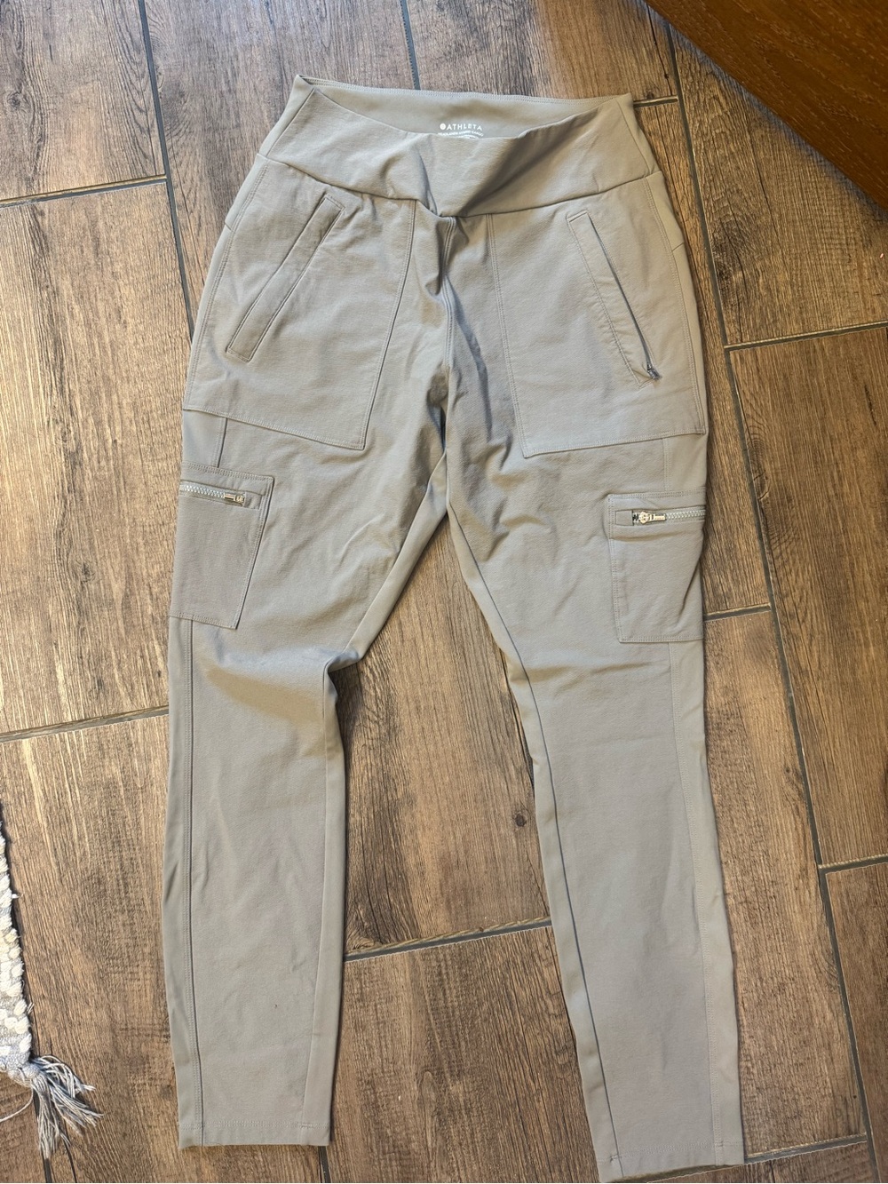 Athleta Headlands Hybrid Cargo Joggers in Olive